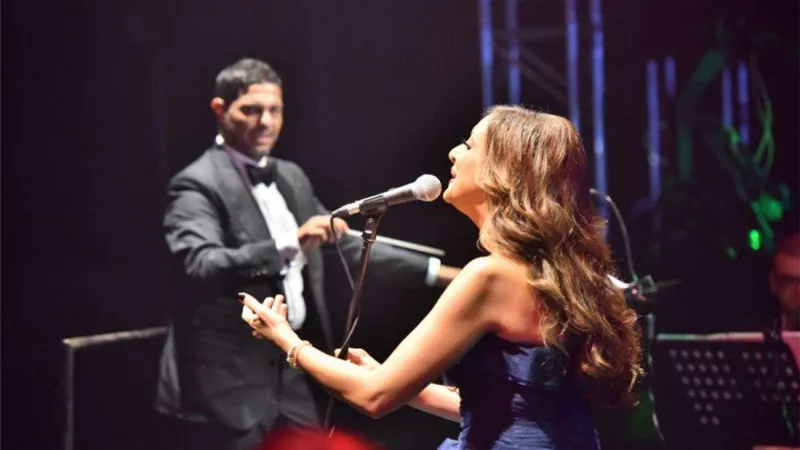 هانى فرحات يقود حفل أنغام بالإسكندرية