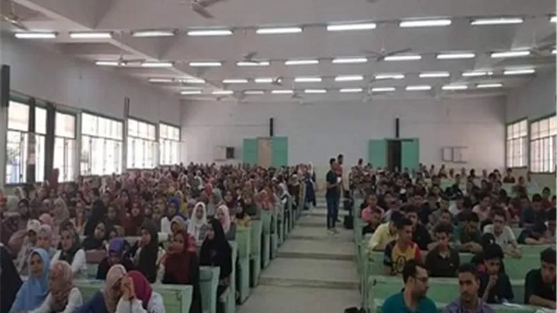 ندوة تعريفية بعلوم الزقازيق عن البرامج الدراسية والتشعيب لطلاب الفرقة الثانية