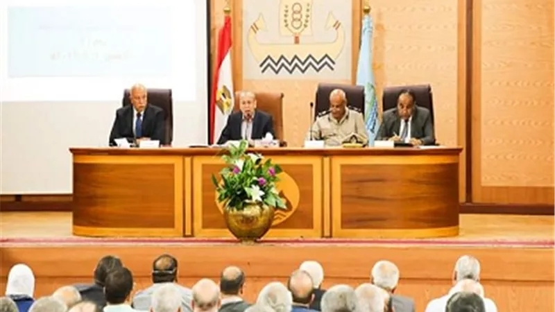 حصر دقيق لأبراج شبكات المحمول وإزالة المخالف منها وتوفيق أوضاع الجاديين