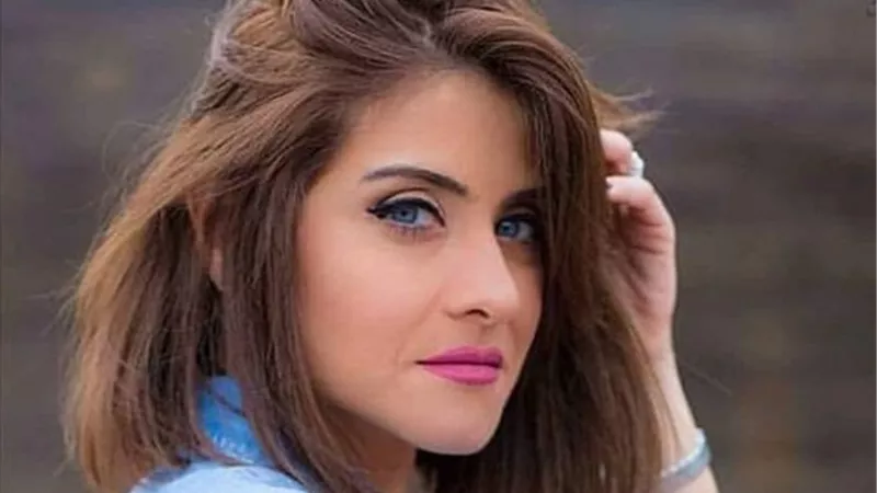هيدي كرم تلفت الأنظار بأحدث إطلالاتها .. صورة