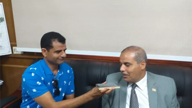 رئيس جامعة الأزهر ضيف 