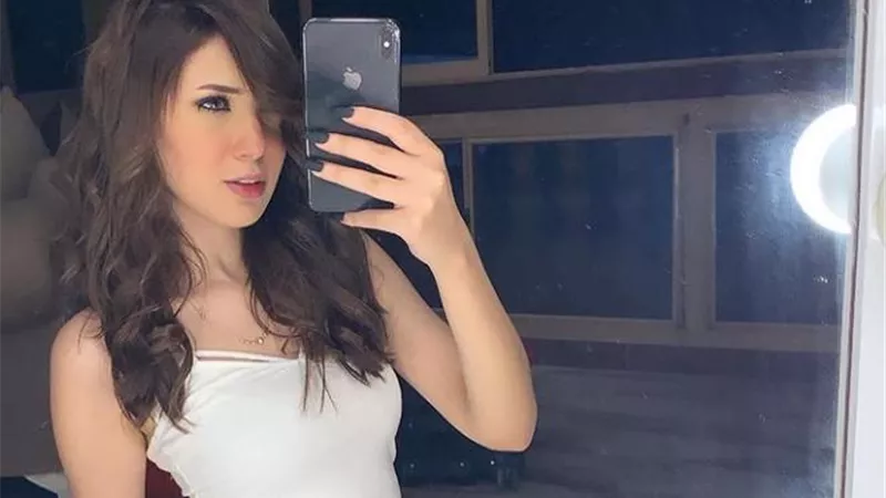 هيا ابراهيم تشعل انستجرام بإطلالتها الانثوية الرائعة