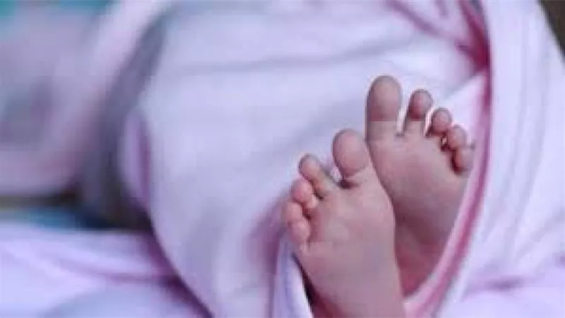 القبض على طبيب وممرضته بعد إلقاء مولودهم في 