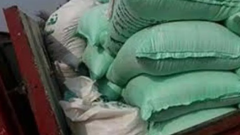 ضبط طن دقيق مدعم بحظيرة مواشٍ بالدقهلية