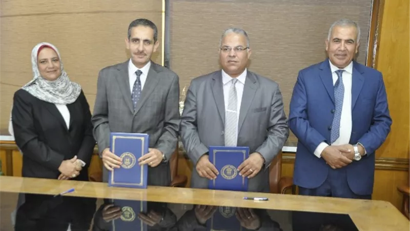 بروتوكول تعاون بين جامعة القناة وتعليم الإسماعيلية..صور