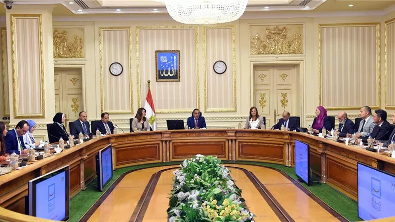 رئيس الوزراء يتابع الموقف التنفيذى للمُبادرة الرئاسية 