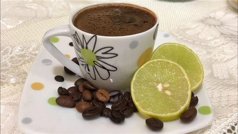 فوائد مذهلة للقهوة بالليمون.. تعرف عليها