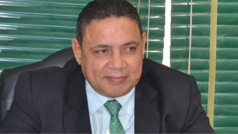 الأتوبيس الطائر يبدأ أولى جولاته التفقدية للوقوف على جاهزية المدارس بالوادى الجديد .صور