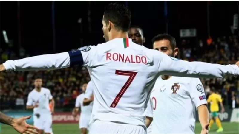 بالفيديو.. سوبر هاتريك رونالدو يقود البرتغال لاكتساح ليتوانيا