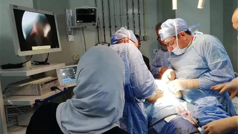 اجراء أول عملية بواسطة جهاز منظار الجراحة بعد التشغيل التجريبي له بمستشفي السويس العام