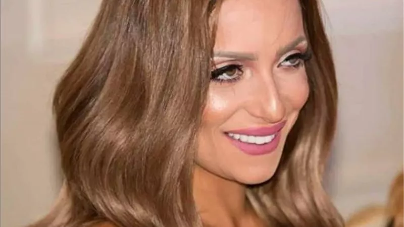 بفستان أسود قصير .. ريم البارودي تخطف الأنظار في حفل زفاف صديقتها