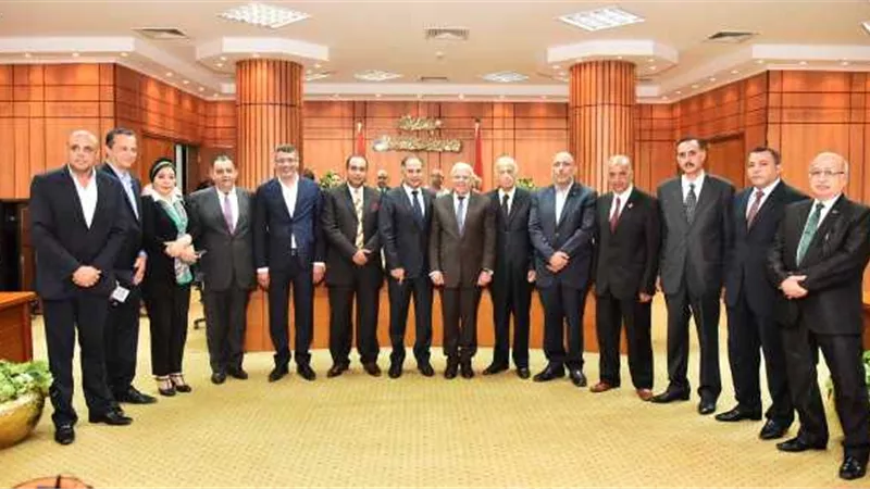 المحافظ يلتقي باعضاء حزب الوفد في حوار مفتوح حول قضايا بورسعيد