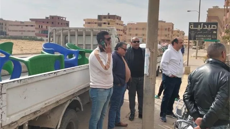 جهاز بدر يضرب بيد من حديد ويسترد 6 محلات بالتعاون مع الشرطة.. صور