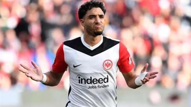عمر مرموش يقود الهجوم.. تشكيل آينتراخت فرانكفورت أمام بوروسيا دورتموند