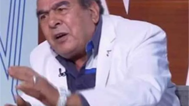 وصول جثمان فكري صادق الى مسجد السيدة نفيسة لأداء صلاة الجنازة