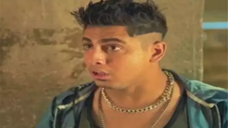 وصول كروان مشاكل للمحكمة لنظر حكم حبسه سنة
