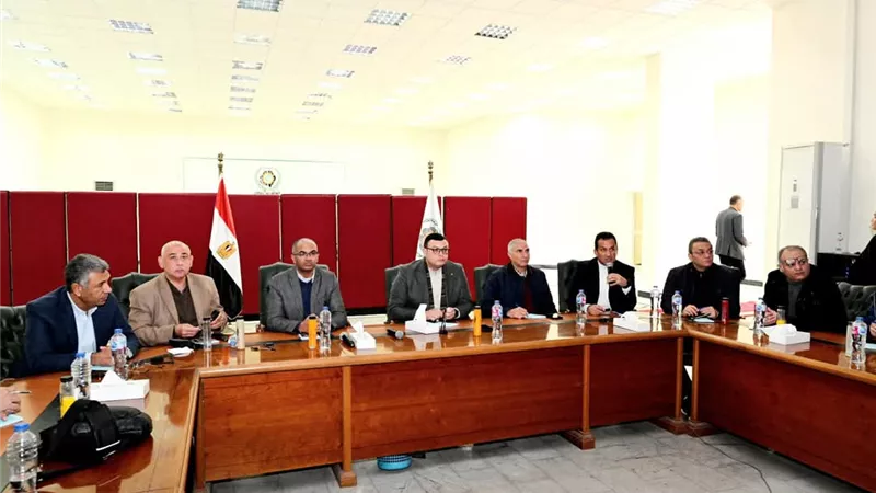 وزير الإسكان.. العاشر من رمضان وجهة للاستثمار بمدن شرق القاهرة