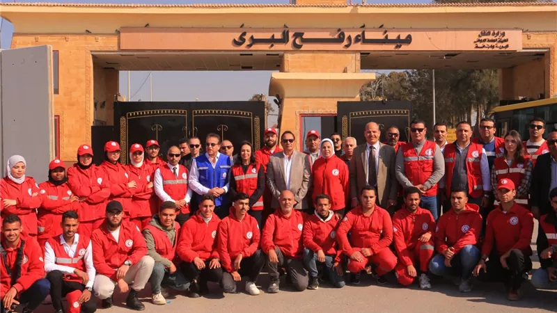 نائب رئيس مجلس الوزراء وزير الصحة ووزيرة التضامن يتفقدان الحجر الصحي بمعبر رفح