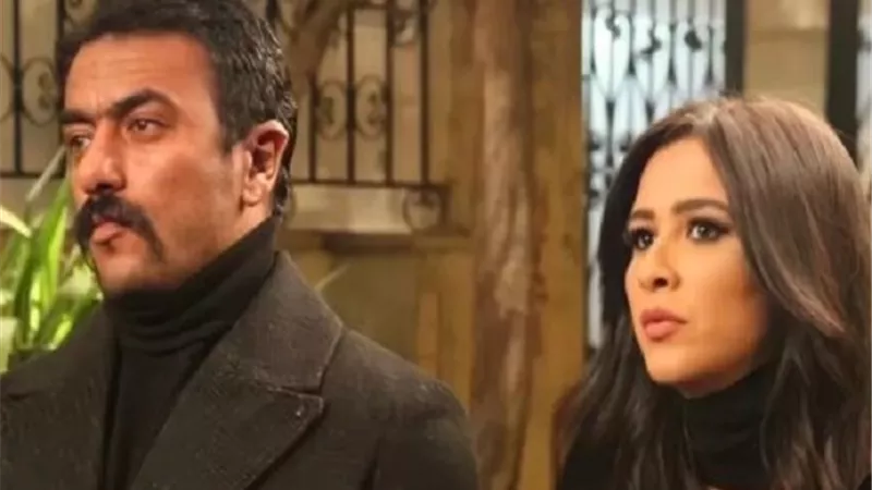 أبو الغالية.. أحمد العوضي يساند ياسمين عبد العزيز فى رحيل والدها