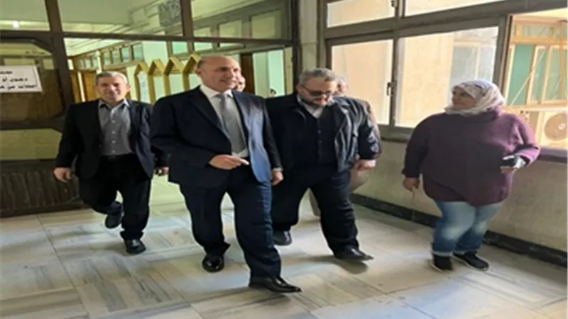 نائب رئيس جامعة الزقازيق يتفقد سير الامتحانات بالحقوق والهندسة