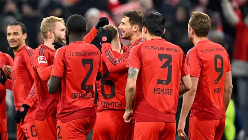 بايرن ميونخ يعزز صدارته للدوري الألماني بثلاثية أمام فولفسبورج