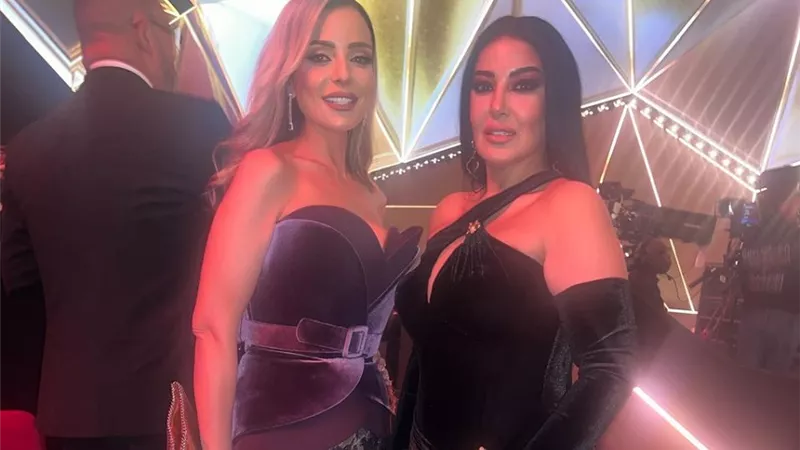 ريم البارودي تظهر مع سمية الخشاب في حفل joy awards