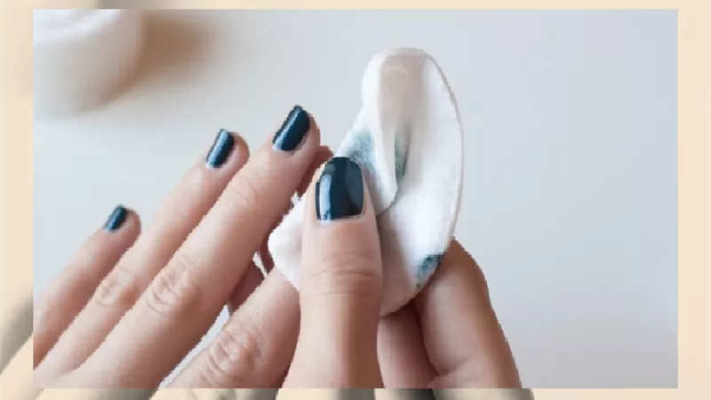 هل يؤثر المونيكير ومستحضرات التجميل على صحة الوضوء؟ الإفتاء توضح
