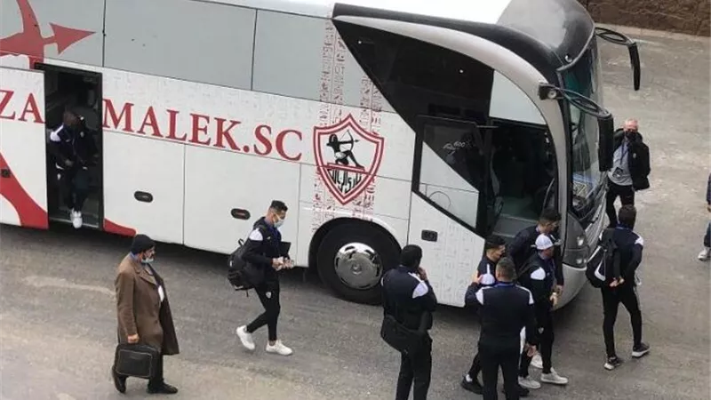 شاهد لحظة وصول حافلة الزمالك إلى استاد القاهرة لمواجهة إنيمبا