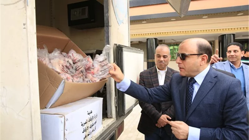 توزيع 2 طن لحوم صكوك أضاحي للأسر الأولى بالرعاية بمراكز كفر الشيخ