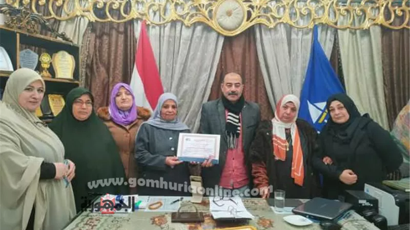 تعليم فارسكور يكرم المغربي لبلوغها سن التقاعد