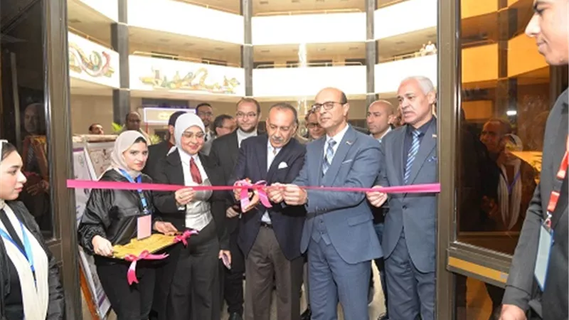 محافظ أسيوط ورئيس الجامعة يفتتحان المعرض الفني للحرف اليدوية