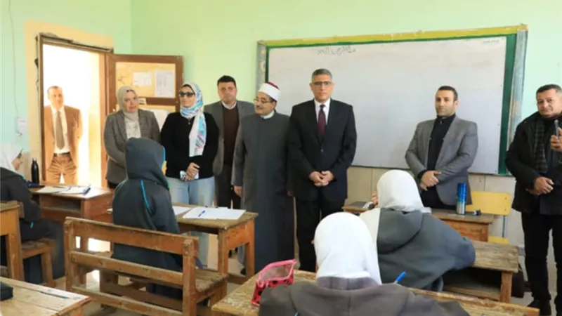 محافظ الجيزة يتفقد سير امتحانات الشهادة الإعدادية
