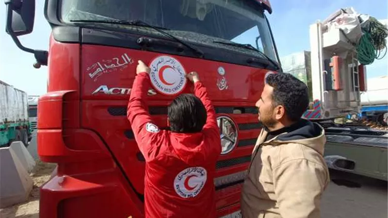 القاهرة الإخبارية: دخول أكثر من 270 شاحنة مساعدات و11 وقود حتى الآن