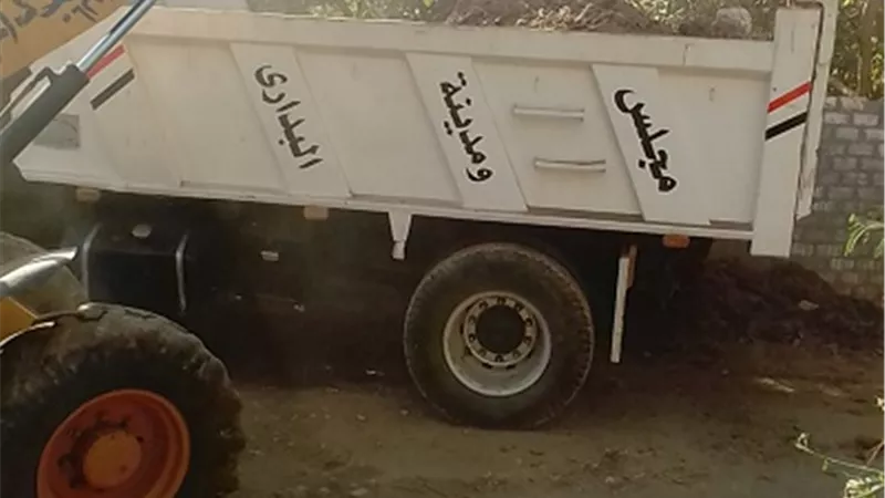 محافظ أسيوط: حملات نظافة لرفع القمامة ومخلفات تطهير الترع