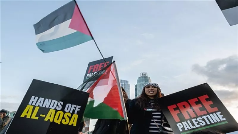 مظاهرة في نيويورك لدعم فلسطين أمام مبنى 