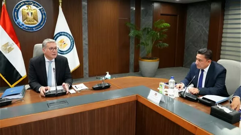 وزير البترول:يجب استخدام التكنولوجيا لزيادة إنتاج الصحراء الغربية