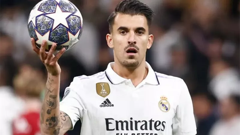 نجم ريال مدريد يحسم موقفه من الرحيل