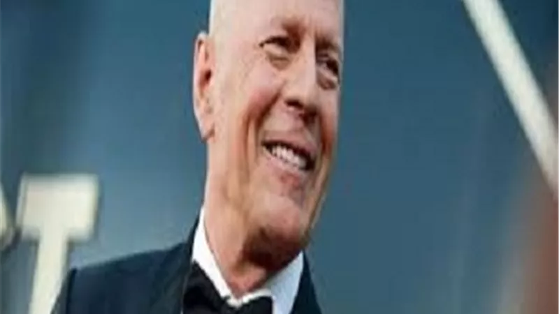 الظهور الاول لبروس ويليس بعد اصابته بمرضه بالخرف بحفل جوي اورد