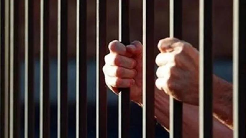 ضبط (شخصين) حاولا دخول مدرسة لمساعدة ذويهم فى الامتحانات