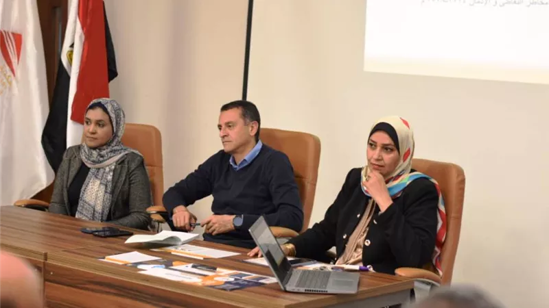 محافظ أسوان يتابع أنشطة صندوق مكافحة وعلاج الإدمان