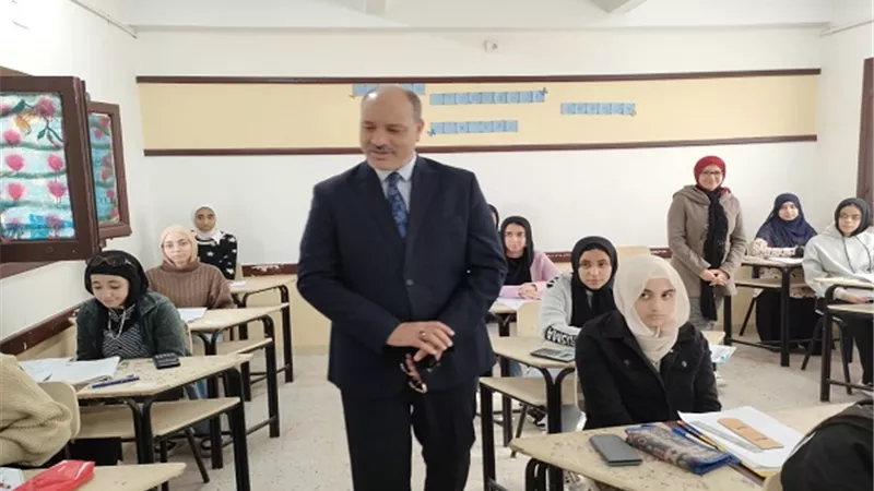 مدير تعليم الإسكندرية يتابع امتحانات الشهادة الاعدادية