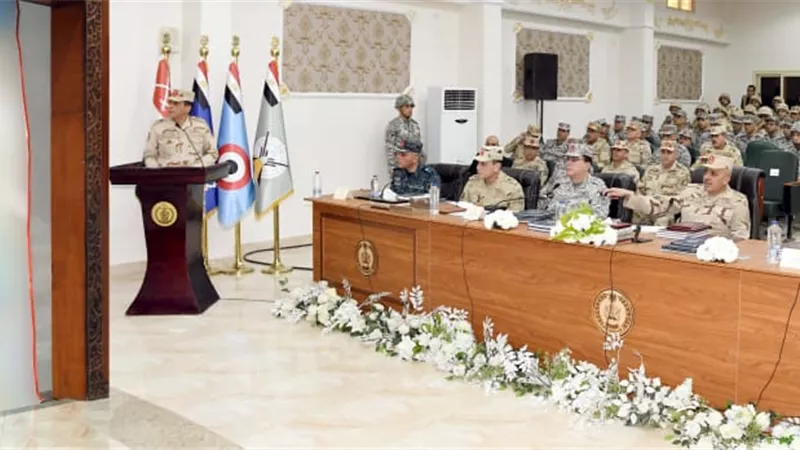 رئيس الأركان يشهد تنفيذ المرحلة الرئيسية لمشروع مراكز القيادة التعبوى