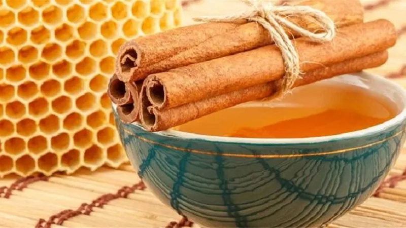 العسل والقرفة .. ثنائي قوي للصحة والجمال
