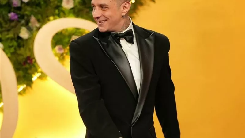 أحمد الفيشاوى يداعب هشام ماجد من حفل جوائز Joy Awards