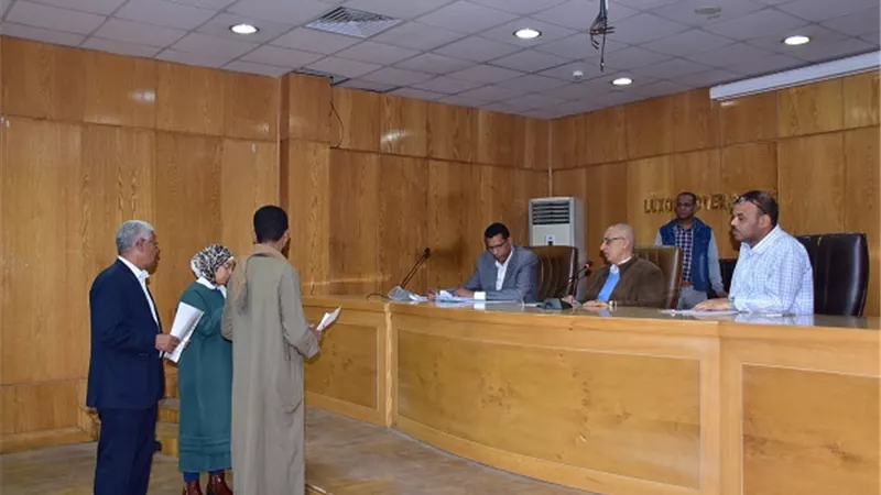 سكرتير عام الأقصر يعقد لقاء اليوم المفتوح لبحث مشكلات المواطنين
