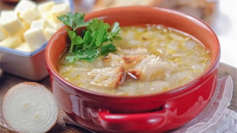 شوربة البصل .. طبق دافئ ومريح