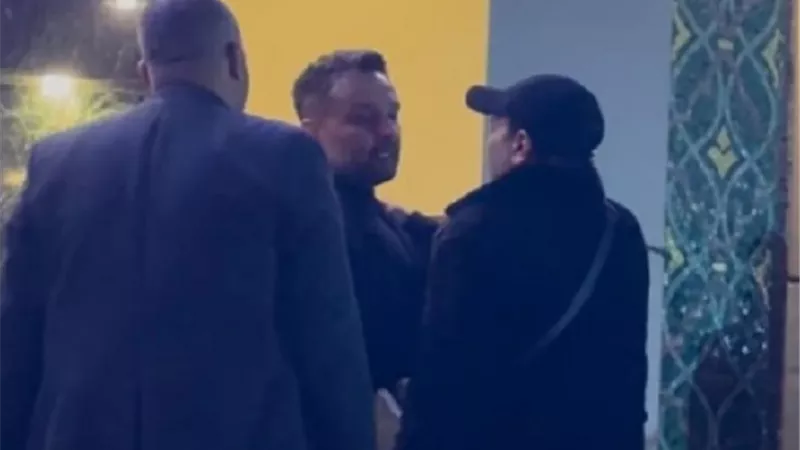 رغم وفاة حماه .. محمد فؤاد يقدم العزاء فى والد ياسمين عبد العزيز
