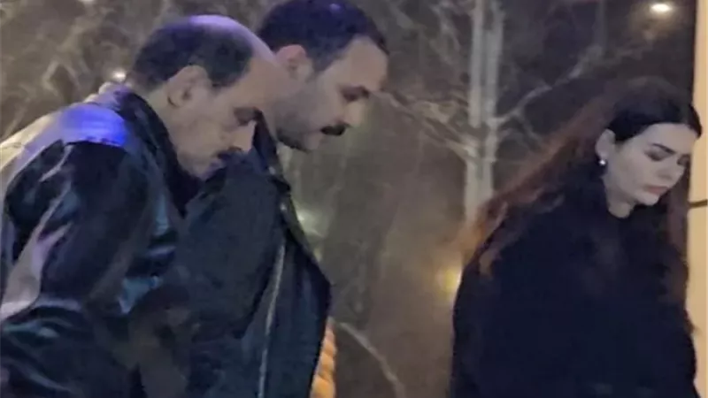 بالصور..أحمد خالد صالح وهنادى فى عزاء والد ياسمين عبد العزيز