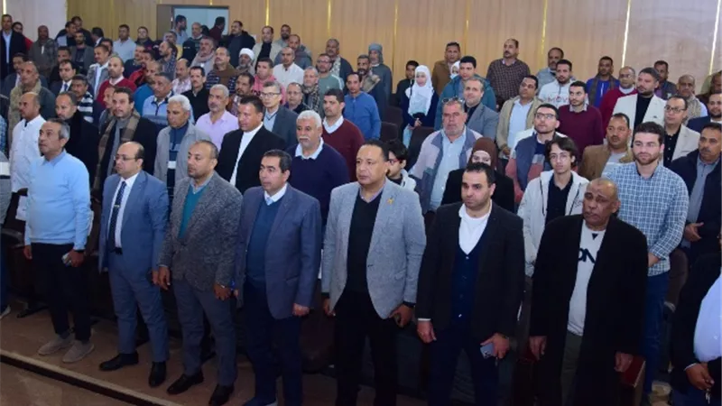 رئيس جهاز مدينة سوهاج الجديدة يكرم 43 من الموظفين المتميزين.. بالأسماء