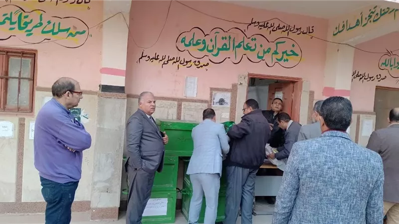 ووكيل التعليم ..يلغى امتحان طالب وطالبة لحيازتهما هاتف محمول